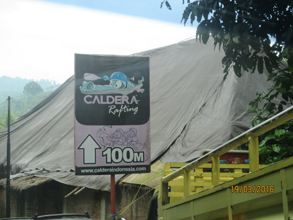 papan penunjuk rafting caldera